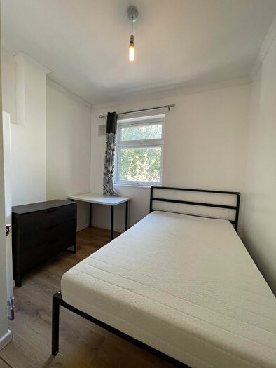 5 Bedroom Flat To Rent In Bow, E3