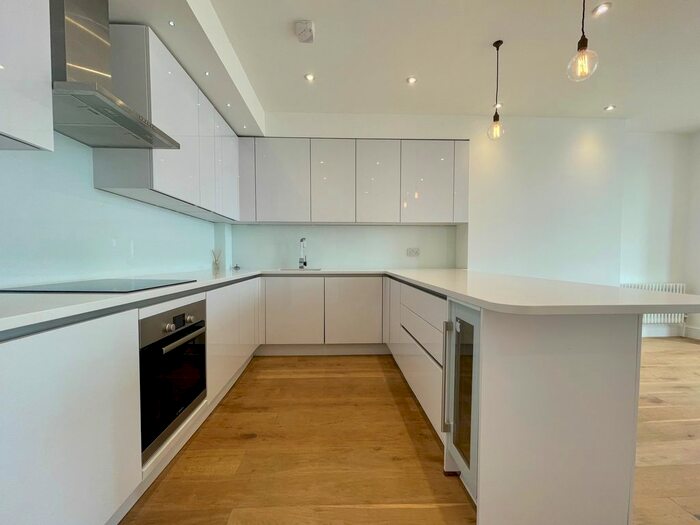 3 Bedroom Flat To Rent In Marine Parade, Worthing, BN11