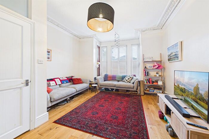 2 Bedroom Flat To Rent In Alexandra Road, Wimbledon, SW19