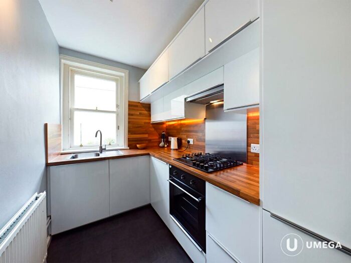 2 Bedroom Flat To Rent In Simon Square, South Side, Edinburgh, EH8