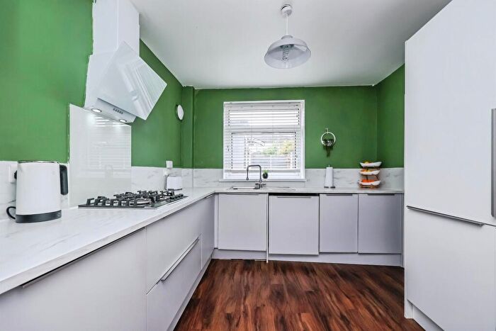 3 Bedroom Terraced House For Sale In Stirling Grove, Nottingham, NG11