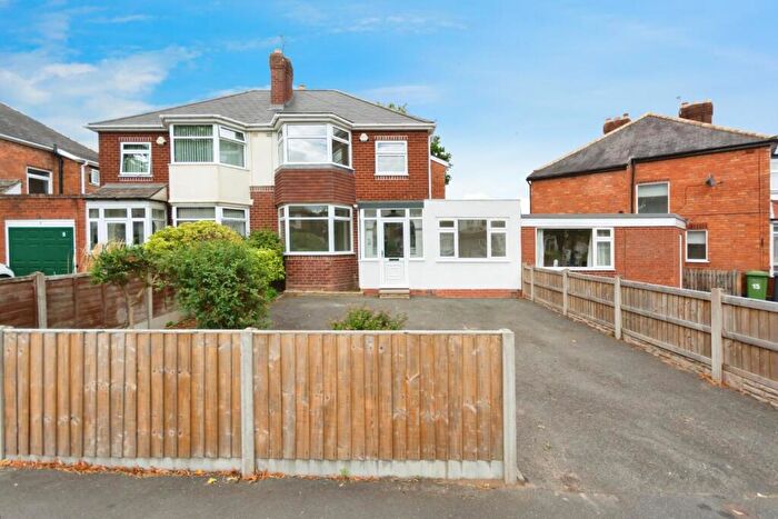 3 Bedroom Semi-Detached House For Sale In Ulleries Road, Solihull, B92