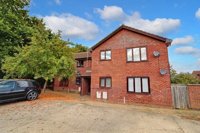 1 Bedroom Flat To Rent In Semer Close, Stowmarket, Suffolk, IP14