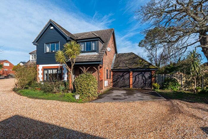 4 Bedroom Detached House For Sale In Hamble Lane, Bursledon, Hampshire, SO31