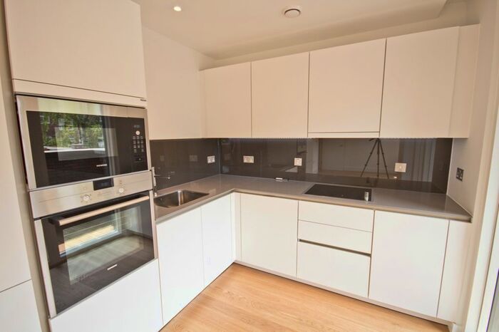 2 Bedroom Flat To Rent In Upper Richmond Road, Putney, London, SW15