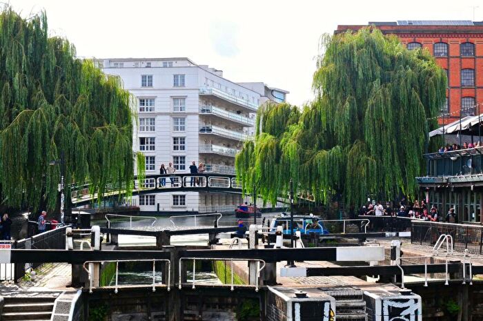 2 Bedroom Flat To Rent In Jamestown Road, Camden, London, NW1