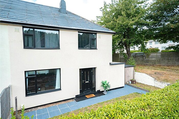 3 Bedroom Semi-Detached House For Sale In Deanswood View, Leeds, West Yorkshire, LS17