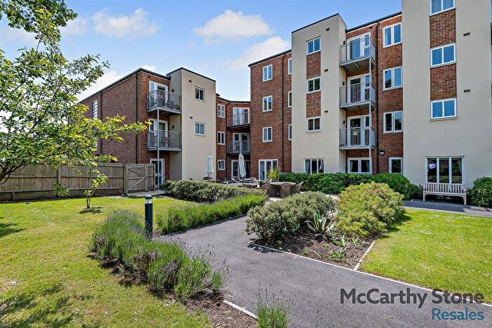 1 Bedroom Flat For Sale In Elkington House, Charlton Green, Dover, CT16