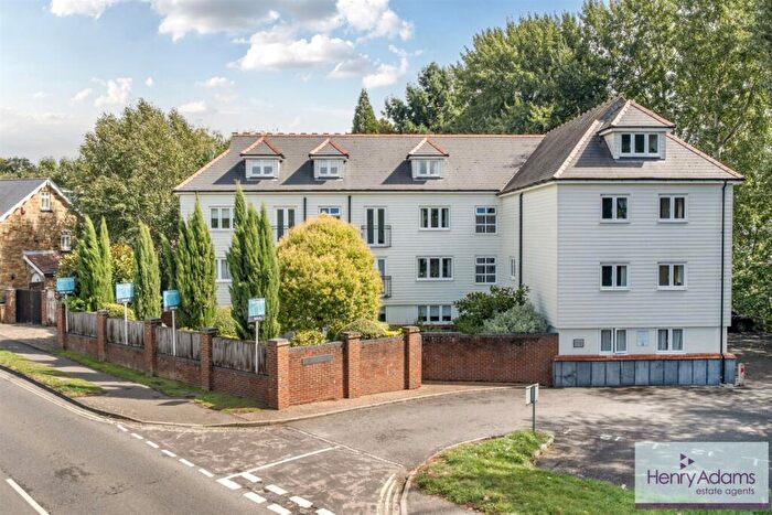 2 Bedroom Flat To Rent In Stonebridge Place, Blackbridge Lane, Horsham, RH12