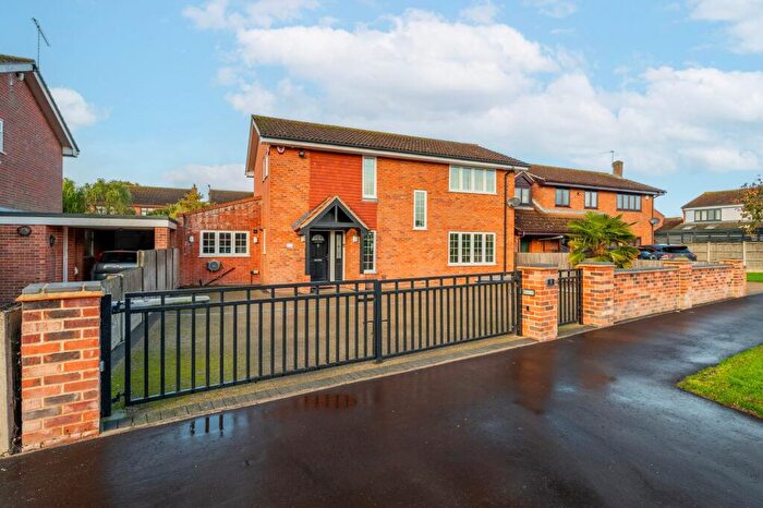 4 Bedroom Detached House For Sale In Primrose Way, Bradwell, NR31