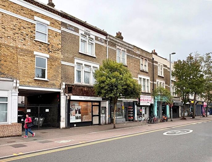 2 Bedroom Flat To Rent In Lea Bridge Road, London, E10