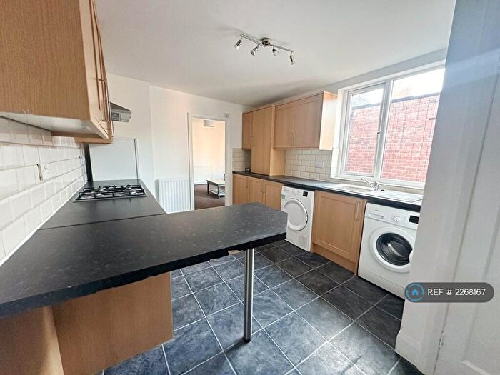 3 Bedroom Maisonette To Rent In Valley View, Jesmond, Newcastle Upon Tyne, NE2
