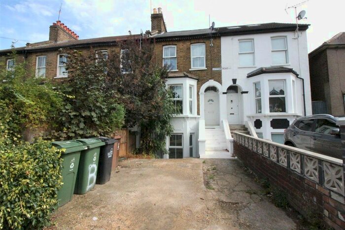 2 Bedroom Flat To Rent In Lytton Road, Upper Leytonstone, E11