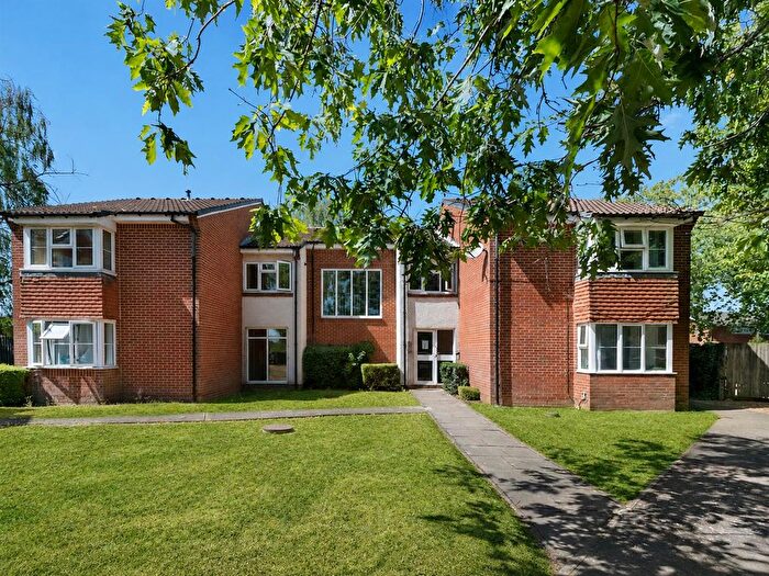 Studio For Sale In Heatherwood Drive, Hayes, UB4