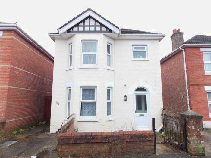 5 Bedroom Detached House To Rent In Alton Road, Bournemouth, BH10