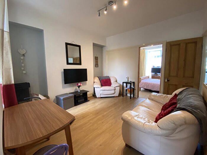 3 Bedroom House To Rent In Tycoch Road, Tycoch, Swansea, SA2