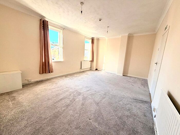 1 Bedroom Flat To Rent In West Luton Place, Cardiff, CF24