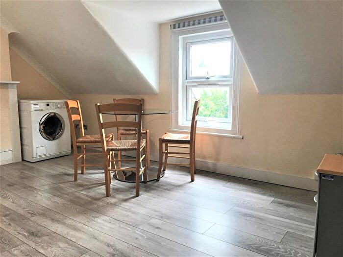 1 Bedroom Apartment To Rent In Whitley Street, Reading, RG2