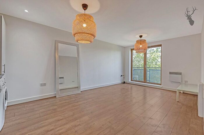 2 Bedroom Flat To Rent In Meath Crescent, Bethnal Green, E2