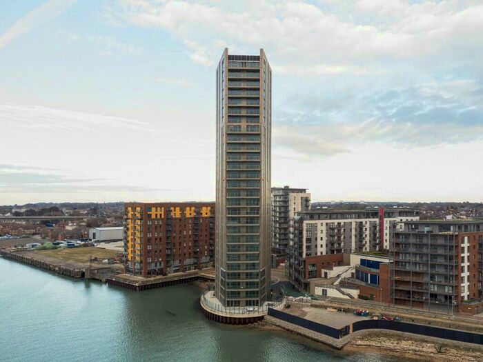 2 Bedroom Apartment To Rent In Vantage Tower, Centenary Plaza, SO19