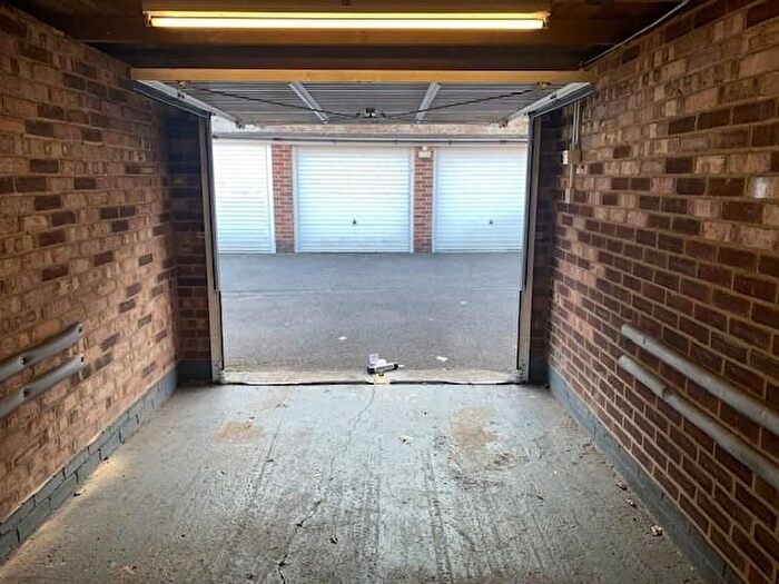 Garage / Parking To Rent In Grange Close, Brighton, BN1