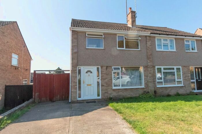 4 Bedroom Semi-Detached House To Rent In Westwood Avenue, Hitchin, SG4