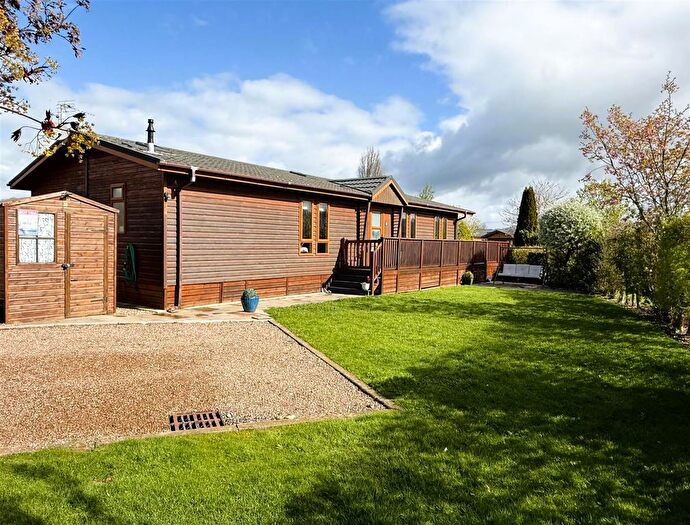 3 Bedroom Park Home For Sale In Abbots Green, Bulk, YO7