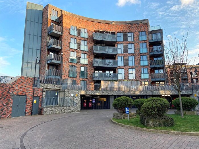 1 Bedroom Flat For Sale In Townhall Square, Crayford, Kent, DA1