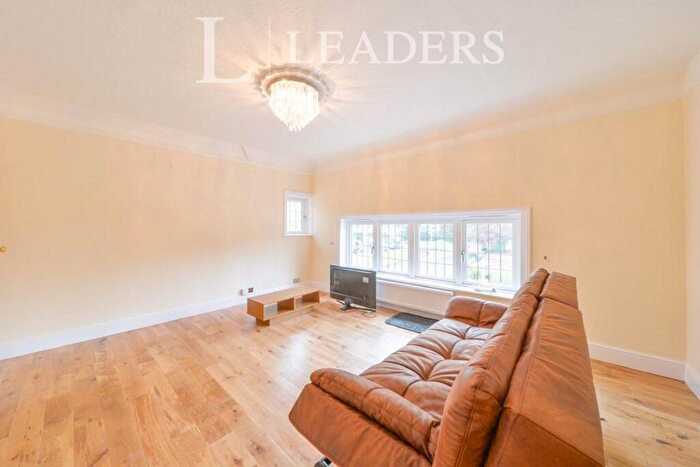 1 Bedroom Flat To Rent In Stanley Lodge, St. Peters Street, AL1
