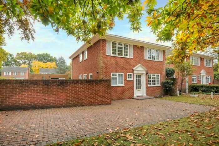 4 Bedroom Detached House To Rent In Firwood Drive, Camberley, GU15