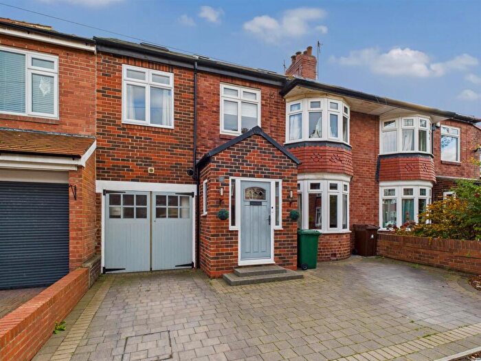 5 Bedroom Semi-Detached House For Sale In Links Avenue, Whitley Bay, NE26