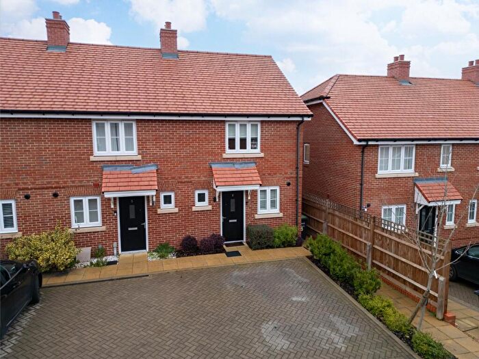 2 Bedroom End Of Terrace House For Sale In Wheat Field, Gravesend, Kent, DA11