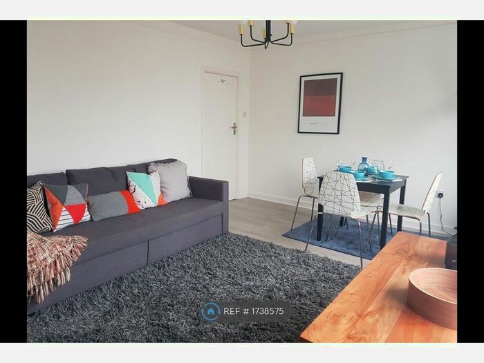 3 Bedroom Flat To Rent In High Road, London, N12