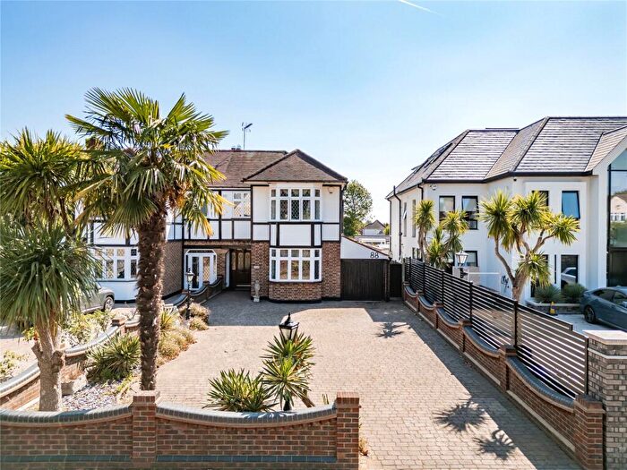 3 Bedroom Semi-Detached House For Sale In Harrow Drive, Hornchurch, RM11