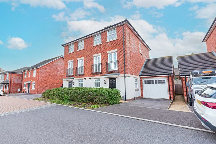 3 Bedroom Town House For Sale In Skates Drive, Wokingham, RG41