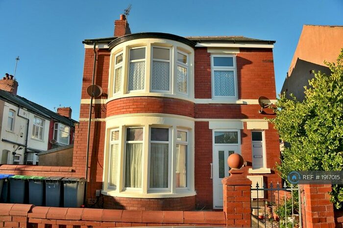 2 Bedroom Flat To Rent In Woburn Road, Blackpool, FY1