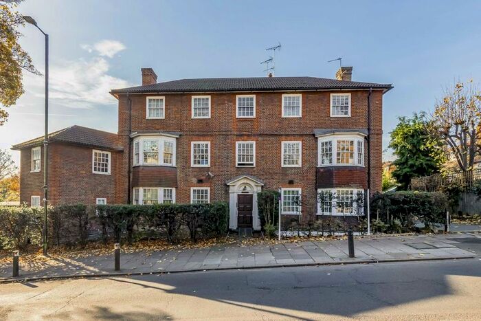 3 Bedroom Flat To Rent In Holly Bank, Muswell Hill, London, N10