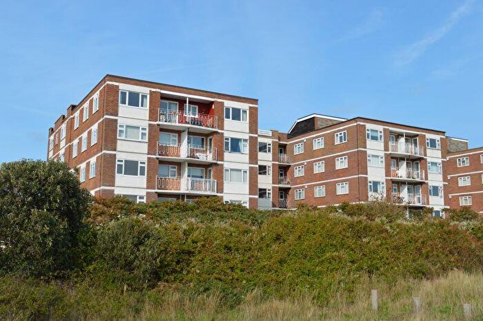 2 Bedroom Flat To Rent In Sea Front, Hayling Island., PO11