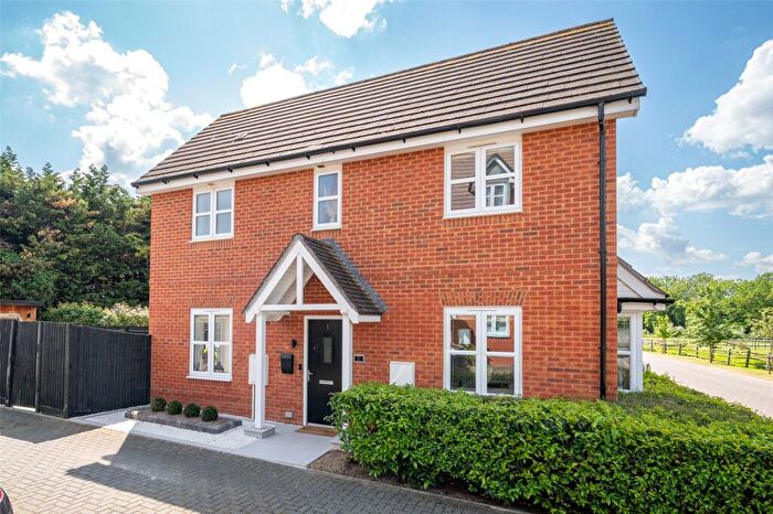 3 Bedroom Semi-Detached House For Sale In Waterside Lane, Sandhurst, Berkshire, GU47