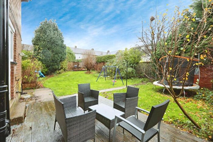 3 Bedroom End Of Terrace House For Sale In Gervase Drive, Lowedges, Sheffield, S8