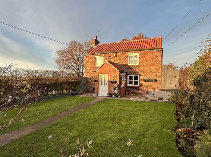 2 Bedroom Detached House For Sale In Mill Balk, Great Heck, DN14