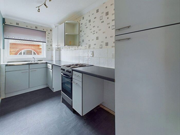 1 Bedroom Flat For Sale In Sompting Road, Lancing, BN15