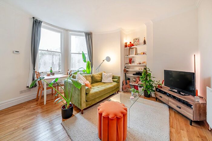 1 Bedroom Flat To Rent In Kennington Park Road, London, SE11