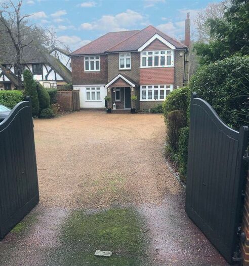 2 Bedroom Flat To Rent In Effingham Road, Copthorne, Crawley, RH10