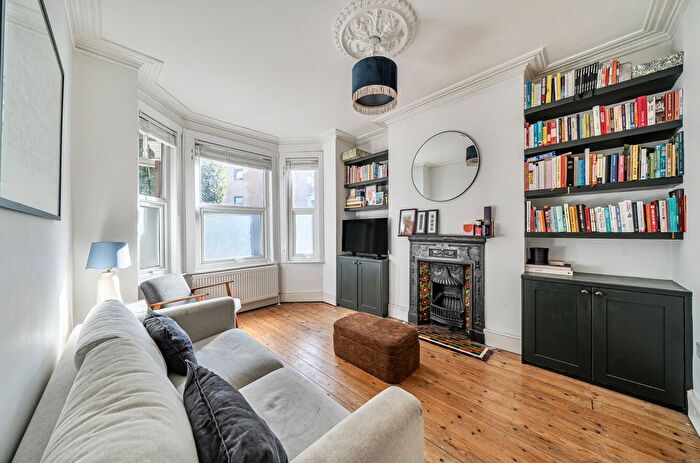 2 Bedroom Flat For Sale In Valetta Road, London, W3