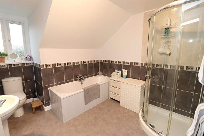 5 Bedroom Detached House For Sale In Holly Grove, Gilberdyke, HU15