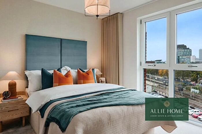 2 Bedroom Flat For Sale In Fauna Walk, Watford, WD24