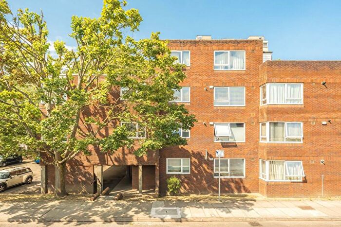 1 Bedroom Flat To Rent In Victoria Villas, Richmond, TW9