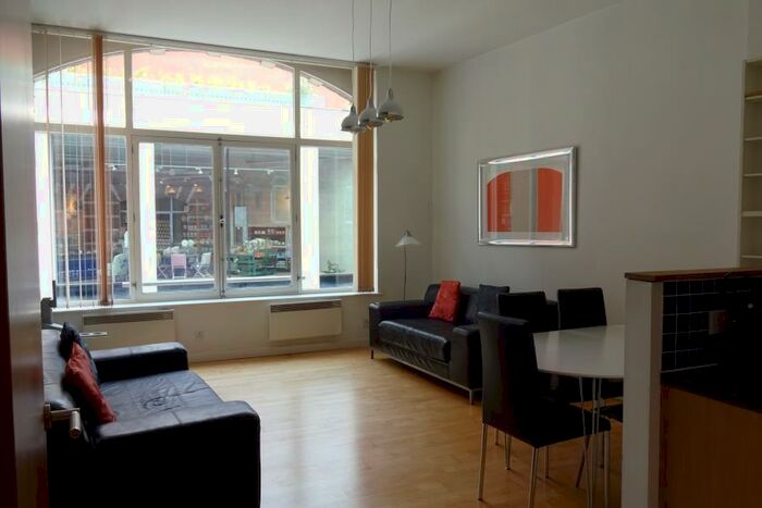 2 Bedroom Apartment To Rent In County House, LS1