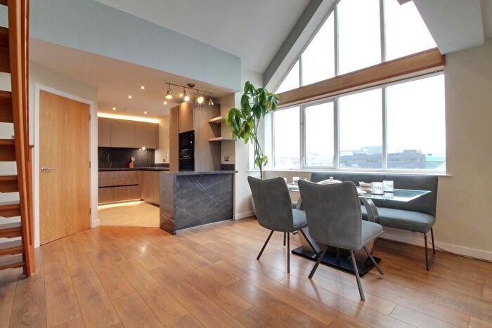 2 Bedroom Apartment To Rent In Lexington Apartments, Scotland Street, Birmingham City Centre, B1